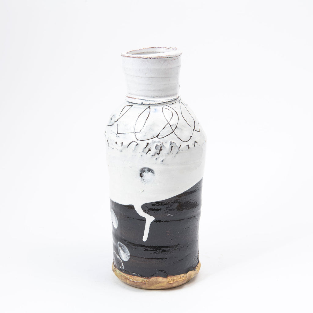 Petite Bouteille – Noir · Sgraffito