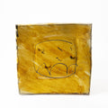 Plat carré jaune · Sgraffite
