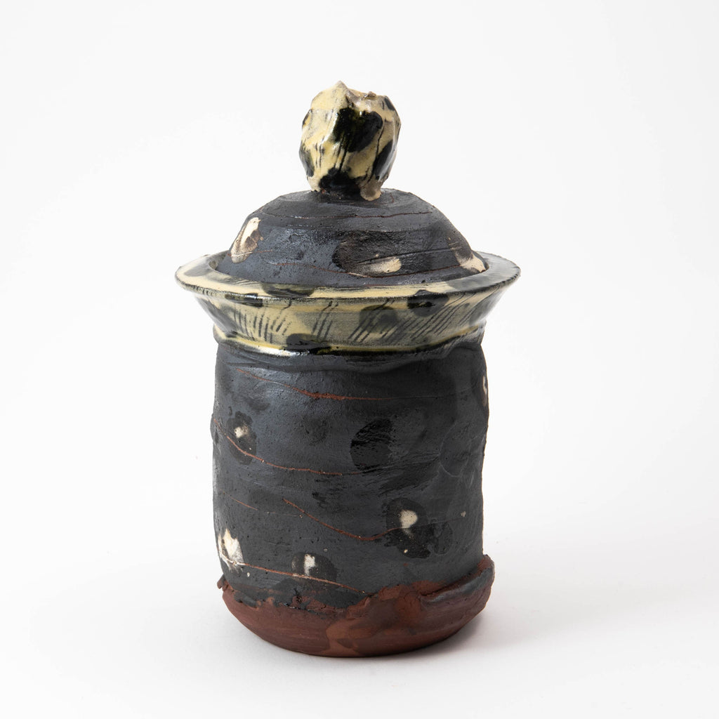 Petit pot avec couvercle